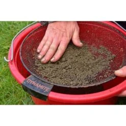 DYNAMITE BAITS Dynamite Swim Stim Commercial Groundbait Silver Fish Dark 900g 14 DYNAMITE BAITS Dynamite Swim Stim Commercial Groundbait Silver Fish Dark 900g -Angeln Discounter SEQ 2 6 Leave and then riddle off the groundbait 550x550w 1